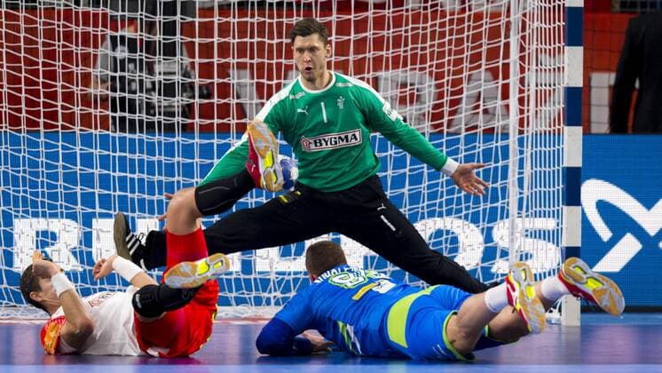 Matic Suholeznik Nr 95 Slovenia against Casper Mortensen Nr 6 Denmark and Niklas Landin Jacobsen Nr 1 Denmark Slovenia Denmark round handball EHF euro 2018 19 01 18 Varazdin-Varazdin Croatia Varazdin arena Copyright: xAgentur54Gradx xFelixxKoenigx