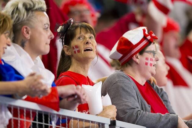 Female Danish fans during the own national anthem of Slovenia Denmark round handball EHF euro 2018 19 01 18 Varazdin-Varazdin Croatia Varazdin arena Copyright: xAgentur54Gradx xFelixxKoenigx