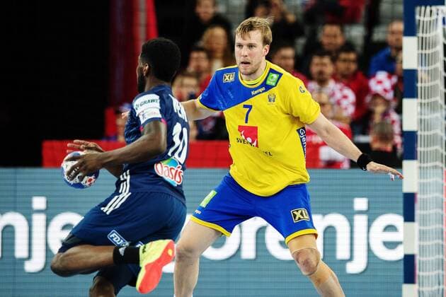 180120 France Ditching Mem against defending Sweden s Max Darj during handball match between Sweden and France in Handball CHAMPIONSHIP January 20, 2018 2018 in Zagreb  Copyright: LUDVIGxTHUNMAN BB180120LT015