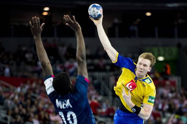 180120 Sweden s Simon J and France s Ditching Mem during handball match between Sweden and France in Handball CHAMPIONSHIP January 20, 2018 2018 in Zagreb  Copyright: LUDVIGxTHUNMAN BB180120LT036