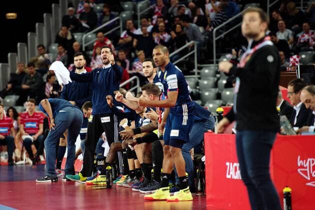 180120 French players cheering pa bench during handball match between Sweden and France in Handball CHAMPIONSHIP January 20, 2018 2018 in Zagreb  Copyright: LUDVIGxTHUNMAN BB180120LT082