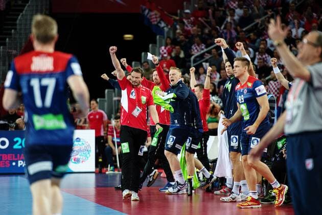 180120 Norway s players and leaders cheering pa bench during handball match between Croatia and Norway during Handball CHAMPIONSHIPS on January 20, 2018 2018 in Zagreb  Copyright: LUDVIGxTHUNMAN BB180120LT120