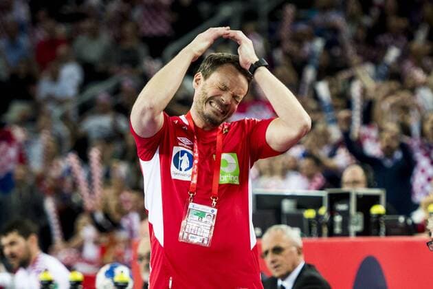 180120 Norway s national coach Christian Berge moping around in handball game between Croatia and Norway during Handball CHAMPIONSHIPS on January 20, 2018 2018 in Zagreb  Copyright: LUDVIGxTHUNMAN BB180120LT184