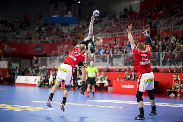 Julius Kuehn Nr 35 Germany against Henrik Toft Hansen Nr 23 Denmark and Rene Toft Hansen Nr 19 Denmark Denmark Germany round handball EHF euro 2018 21 01 18 Varazdin-Varazdin Croatia Varazdin arena Copyright: xAgentur54Gradx xFelixxKoenigx