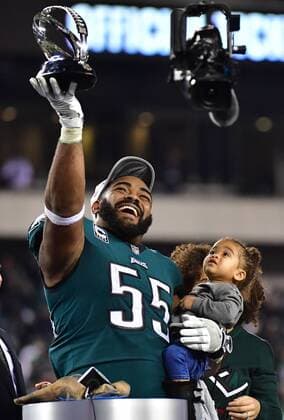 Themen der Woche - SPORT Bilder des Tages - SPORT Philadelphia Eagles defensive end Brandon Graham (55) celebrates with the George Halas NFC Championship Trophy after the Eagles defeated the Minnesota Vikings 38-7 to win the NFC Championship at Lincoln Financial Field in Philadelphia on January 21, 2018. The Eagles will face the New England Patriots in Super Bowl LII.  PHI20180121311 KEVINxDIETSCH