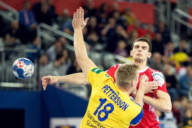 180122 Belarus Aliaksandr Padshyvalau and Sweden s Fredric P in handball game between Sweden and Russia during Handball CHAMPIONSHIPS on 22 January 2018 2018 in Zagreb  Copyright: LUDVIGxTHUNMAN BB180122LT027