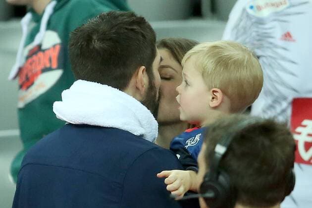 European Handball Championship, Group I, 3rd round, Serbia - France 22.01.2018., Arena Zagreb, Zagreb, Croatia - 2018 European Men s Handball Championship, Group I, 3rd round, Serbia - France. Nikola Karabatic celebrated his victory with his mother Radmila Karabatic, partner Geraldine Pillet and son Alec who cheered him from the stands. GoranxStanzl PIXSELL