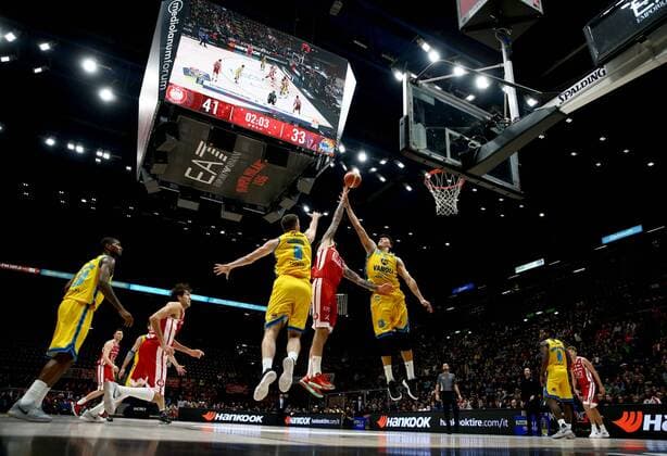 January 22, 2018 - Milan, Italy - Vladimir Micov between Giulio Gazzotti and Simone Fontecchio of Cremona during a basketball game of Poste Mobile Lega Basket A between EA7 Emporio Armani Milano vs Vanoli Cremona at Mediolanum Forum in Milano, Italy on 22 January 2018. Emporio Armani Milano v Vanoli Cremona - Italy Lega Basket SerieA  - ZUMAn230 20180122_zaa_n230_551 Copyright: xMatteoxCiambellix