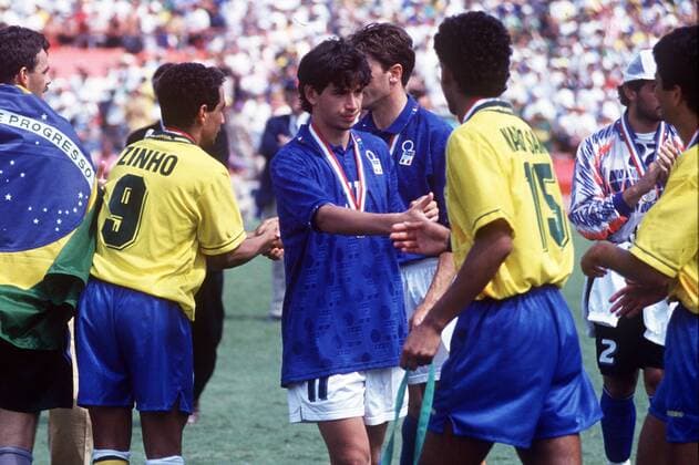 DEMETRIO ALBERTINI, MARCIO SANTOS STRETTA DI MANO, FAIR PLAY A FINE PARTITA CAMPIONATI MONDIALI USA 1994 FINALE ITALIA-BRASILE 2-3 DR
