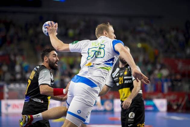 Ziga Mlakar Nr 55 Slovenia against Valero Rivera No. 7 Spain Slovenia Spain round handball EHF euro 2018 23 01 18 Varazdin-Varazdin Croatia Varazdin arena Copyright: xAgentur54Gradx xFelixxKoenigx