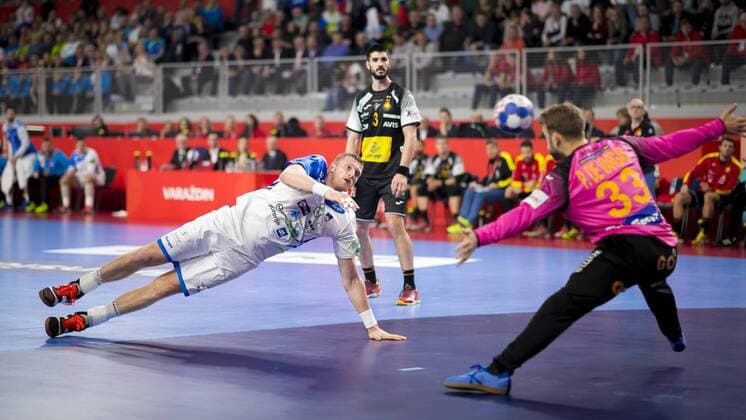 Blaz Blagotinsek Nr 3 Slovenia against Gonzalo Perez de Vargas No. 33 Slovenia Spain Spain round handball EHF euro 2018 23 01 18 Varazdin-Varazdin Croatia Varazdin arena Copyright: xAgentur54Gradx xFelixxKoenigx