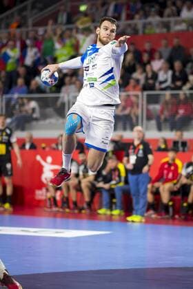 Borut Mackovsek Nr 51 Slovenia in the counterattack against Gonzalo Perez de Vargas No. 33 Slovenia Spain Spain round handball EHF euro 2018 23 01 18 Varazdin-Varazdin Croatia Varazdin arena Copyright: xAgentur54Gradx xFelixxKoenigx