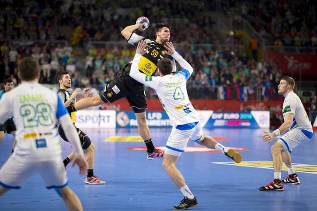 Daniel Dujshebaev Nr 59 Spain against Matic Vadivel nr 4 Slovenia Slovenia Spain round handball EHF euro 2018 23 01 18 Varazdin-Varazdin Croatia Varazdin arena Copyright: xAgentur54Gradx xFelixxKoenigx