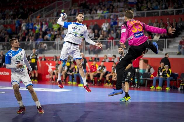 Borut Mackovsek Nr 51 Slovenia in the counterattack against Gonzalo Perez de Vargas No. 33 Slovenia Spain Spain round handball EHF euro 2018 23 01 18 Varazdin-Varazdin Croatia Varazdin arena Copyright: xAgentur54Gradx xFelixxKoenigx