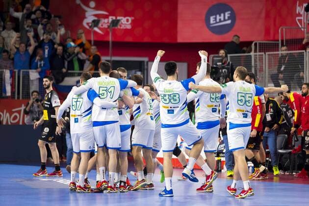 Blaz Blagotinsek Nr 3 Slovenia Gasper Marguc Nr 6 Slovenia Marko Bezjak Nr 25 Slovenia and Miha Zarabec Nr 23 Slovenia vid Kavticnik Nr 7 Slovenia Borut Mackovsek Nr 51 Slovenia Matic Suholeznik Nr 95 Slovenia Ziga Mlakar Nr 55 Slovenia and Darko Cingesar Nr 13 Slovenia offers about the victory Slovenia Spain round handball EHF euro 2018 23 01 18 Varazdin-Varazdin Croatia Varazdin arena Copyright: xAgentur54Gradx xFelixxKoenigx