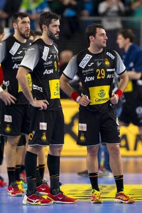 Gedeon Guardiola Nr 30 Spain Aitor Arino Nr 29 Spain and Raul Entrerrios nr 9 Spain and their team after the defeat of Slovenia Spain round handball EHF euro 2018 23 01 18 Varazdin-Varazdin Croatia Varazdin arena Copyright: xAgentur54Gradx xFelixxKoenigx