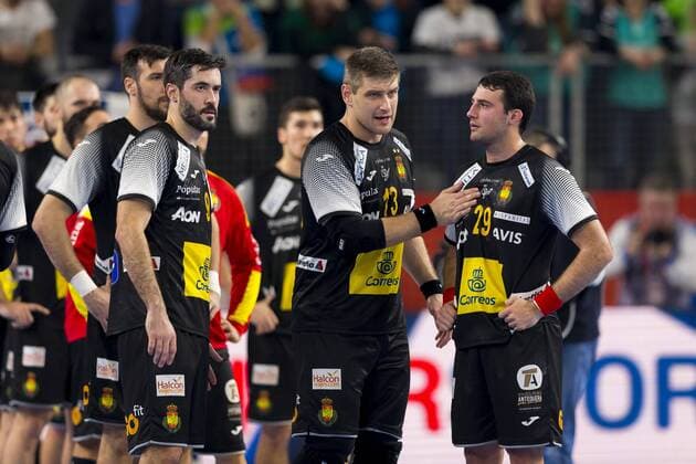 Aitor Arino Nr 29 Spain Julen Aguinagalde Nr 13 Spain and Raul Entrerrios nr 9 Spain and their team after the defeat of Slovenia Spain round handball EHF euro 2018 23 01 18 Varazdin-Varazdin Croatia Varazdin arena Copyright: xAgentur54Gradx xFelixxKoenigx