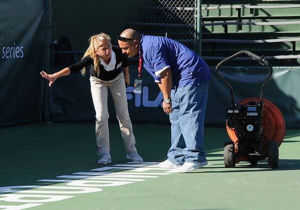 NEWPORT BEACH, CA - JANUARY 23: Umpire Morgan Lara directs the drying of court one before the start of days first tennis match between Anna Karolina Schmiedlova (SVK) and Francesca Schiavone (ITA) during the Oracle Challenger Series tennis tournament played on January 23, 2018 at the Newport Beach Tennis Club in Newport Beach, CA. (Photo by John Cordes Icon Sportswire) TENNIS: JAN 23 Oracle Challenger Series Icon506180123006 EDITORIAL USE ONLY