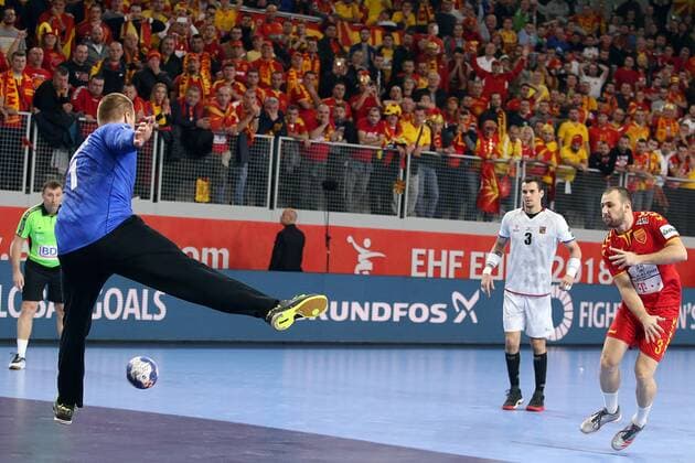 Bilder des Tages - SPORT European Handball Championship, Group II, 2nd round, FYR Macedonia - Czech Republic 23.01.2018., Arena Varazdin, Varazdin, Croatia - 2018 European Men s Handball Championship, Group II, 2nd round, FYR Macedonia - Czech Republic. Tomas Mrkva, Dejan Manaskov  GoranxStanzl PIXSELL