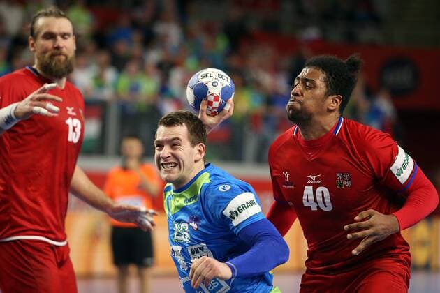 European Handball Championship, Group II, 3rd round, Slovenia - Czech Republic 24.01.2018., Arena Varazdin, Varazdin, Croatia - 2018 European Men s Handball Championship, Group II, 3rd round, Slovenia - Czech Republic. Miha Zarabec, Dieudonne Mubenzem  GoranxStanzl PIXSELL