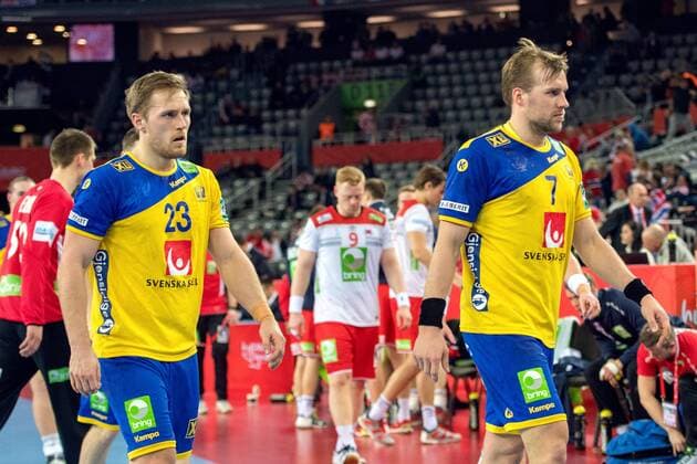 180124 Sweden s Albin Lagergren and Max Is moping around in handball game between Sweden and Norway during Handball CHAMPIONSHIPS on January 24, 2018 2018 in Zagreb  Copyright: LUDVIGxTHUNMAN BB180124LT047