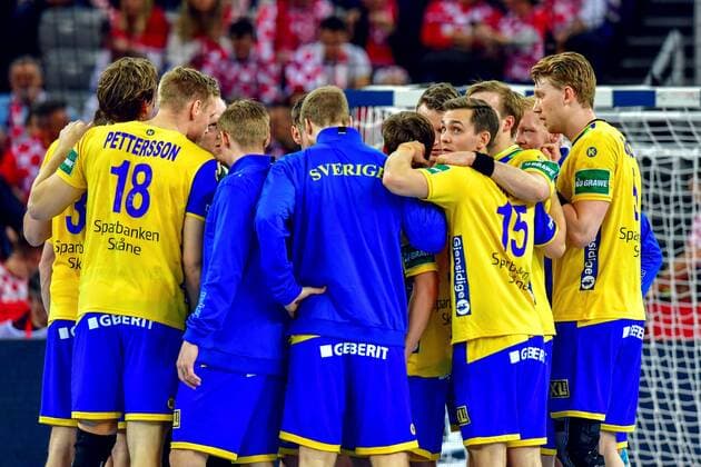 180124 Sweden collected after the handball match between Sweden and Norway during Handball CHAMPIONSHIPS on January 24, 2018 2018 in Zagreb  Copyright: LUDVIGxTHUNMAN BB180124LT118