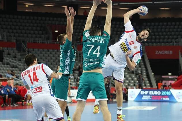 24th January 2018, Arena Zagreb, Zagreb, Croatia; 2018 European Mens Handball Championship, Serbia versus Belarus; & x17d;arko & x160;e& x161;um (Ser) shoots past Artsiem Karalek and Siarhei Shylovich ( Bel)  ActionPlus11976718