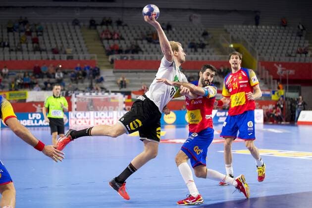 Julius Kuehn Nr 35 Germany against Raul Entrerrios nr 9 Spain Germany Spain round handball EHF euro 2018 24 01 18 Varazdin-Varazdin Croatia Varazdin arena Copyright: xAgentur54Gradx xFelixxKoenigx