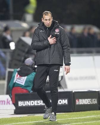 Themen der Woche - SPORT Bilder des Tages - SPORT Trainer Jeff Strasser (1. FC Kaiserslautern) hat Herzprobleme Darmstadt *** Coach Jeff Strasser has heart problems Darmstadt 1 FC Kaiserslautern Copyright: xRoskaritzx Eibner-Pressefotox EP_kess_rrz