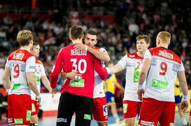 24 01 2018 arena Zargreb Zagreb CRO EHF EM gentlemen Schweden vs Norway main round group 1 in the figure of Torbjørn S Bergerud of Norway and Elvind Tangen of Norway celebrate after winning during the main round group 1 match of the EHF men s handball European Championship between Sweden and Norwa y at the arena Zargreb in Zagreb Croatia on 2018 01 24 Zagreb  EP_slo