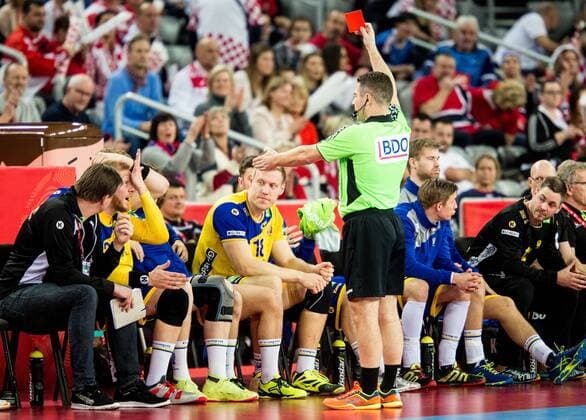 24 01 2018 arena Zargreb Zagreb CRO EHF EM gentlemen Schweden vs Norway main round group 1 in the picture red card for Jim Gottfridsson of Sweden during the main round group 1 match of the EHF men s handball European Championship between Sweden and Norway at the arena Zargreb in Zagreb Croatia on 2018 01 24 Zagreb  EP_slo