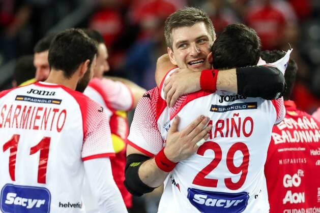HANDBALL - EHF EURO 2018, FRA vs ESP ZAGREB,CROATIA,26.JAN.18 - HANDBALL - EHF European Championship EM Europameisterschaft semifinal, France vs Spain. Image shows the rejoicing of Julen Aguinagalde (ESP) and Aitor Arino (ESP). GEPAxpictures xMaticxKlansek