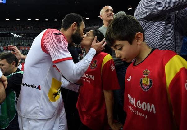 European Handball Championship, semifinal, France - Spain, Spanis tem with their families 26.01.2018., Arena Zagreb, Zagreb, Croatia - 2018 European Men s Handball Championship, semifinal, France - Spain. Spanish players celebrate victory with their families, wifes and children.  MarkoxLukunic PIXSELL
