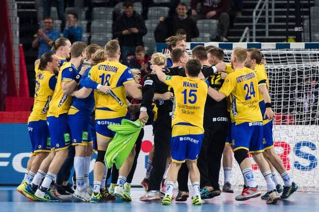 180126 Sweden s players rejoice after the semi-final between Sweden and Denmark in the European Handball CHAMPIONSHIP January 26, 2018 2018 in Zagreb  Copyright: FREDRIKxVARFJELL BB180126FV103