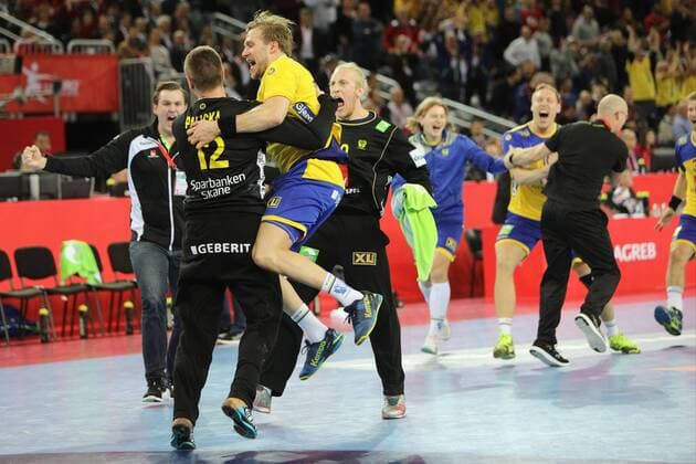 Zagreb, 26 01 2018 - Arena Zagreb, 2018 Men s European Championship EM Europameisterschaft Semi-finals, Denmark (red) - Sweden (yellow) 34:35 