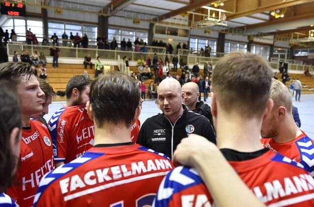 27 01 2018 handball season 2017 2018 test game friendly match HC Erlangen HCE SG BBM Bietigheim OGo Adalsteinn Eyjólfsson trainer HC Erlangen HCE speaks to the crew team