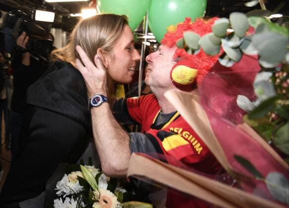 BRUSSELS, BELGIUM - JANUARY 27: Belgian tennis player Elise Mertens and fans (semi finalist at the Australia Open) pictured during her come back in Brussels Airport Belgium on january 27, 2018 in Brussels, Belgium, 27 01 2018 TENNIS : Arrivee aeroport Elise Mertens - 27 01 2018 PHOTONEWS PANORAMIC 