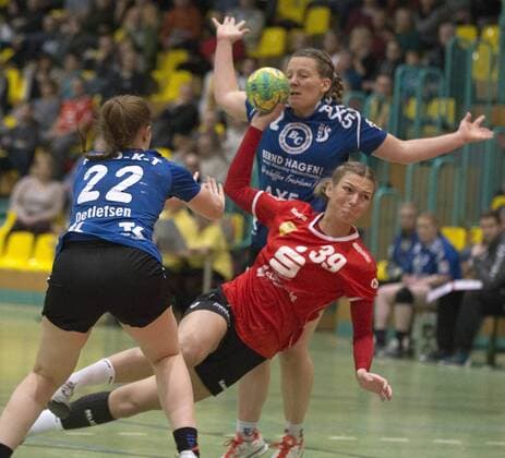 Frankfurt or 27 01 2018 Brandenburg Hall 3 Bundesliga women North Frankfurter HC vs HC HG O K T 28 17 Maria Heinke of the FHC was against Anna Detlefsen 22 and Anita Ewertdurchgesetz and scored one of their 3 hit in this game