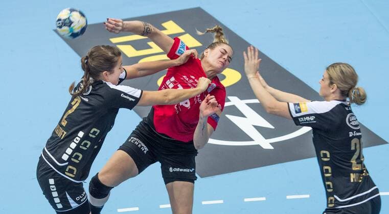 27 01 2018 Nordhausen Champions League women THC Erfurt bad Langensalza SG BBM Bietigheim v l MIA Chad 02 SG BBM Bietigheim Beate Safi 04 Thüringer HC and Angela m stone 26 SG BBM Bietigheim action