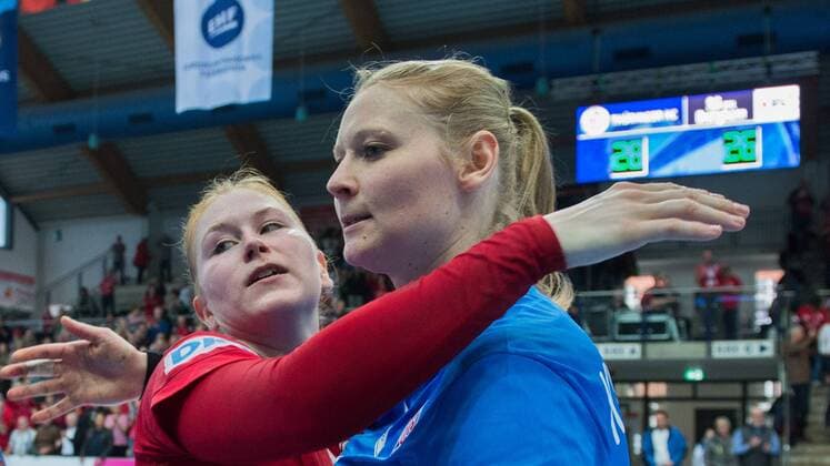 27 01 2018 Nordhausen Champions League women THC Erfurt bad Langensalza SG BBM Bietigheim v l Meike Schmelzer 13 Thüringer HC and Jana Krause 01 Thüringer HC action