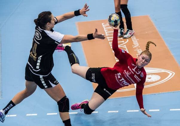 27 01 2018 Nordhausen Champions League women THC Erfurt bad Langensalza SG BBM Bietigheim v l Calhoun Rozemalen 04 SG BBM Bietigheim and Meike Schmelzer 13 Thüringer HC action