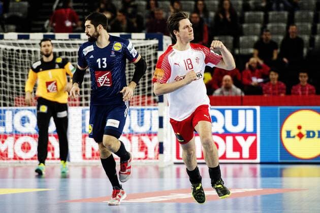 180128 Danish Hans Lindberg cheering next to France s Nikola Karabatic in the bronze game between Denmark and France in Handball CHAMPIONSHIP 2018 28 January 2018 in Zagreb  Copyright: FREDRIKxVARFJELL BB180128FV005