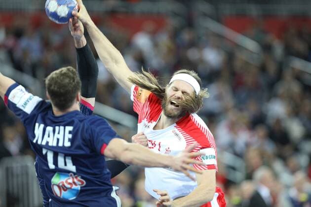 Zagreb, 28 01 2018 - Arena Zagreb, 2018 Men s European Championship EM Europameisterschaft Finals, 3rd place, France (blue) - Denmark (red) HANSEN Mikkel (24) 