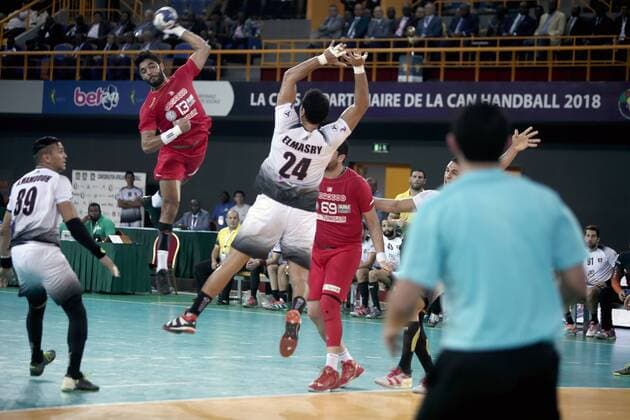 A phase of the Tunisia-Egypt match in the final of the 23rd African Handball Cup at the Libreville Sports Palace, January 27, 2018, won by the Tunisians. Tunisia-Egypt: 26-24 Libreville Gabon Copyright: xOlivierxEbanga Afrikimages imagox