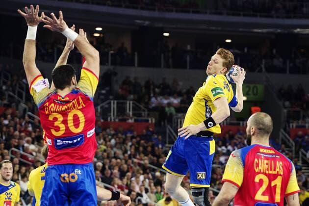 180128 Sweden s Simon J jumps to shoot during the final between Sweden and Spain in Handball CHAMPIONSHIP 2018 28 January 2018 in Zagreb  Copyright: FREDRIKxVARFJELL BB180128FV102