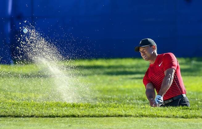 Bilder des Tages - SPORT January 28, 2018 San Diego, CA...Tiger Woods hitting out the bunker on 14th hole during final round of the Farmers Open on South course at the Torrey Pines golf course in San Diego, Ca on January 28, 2018. PGA Golf Herren Tour 2018: Farmers Open JAN 28 - ZUMAc04_ 20180128_zaf_c04_124 Copyright: xJevonexMoorex