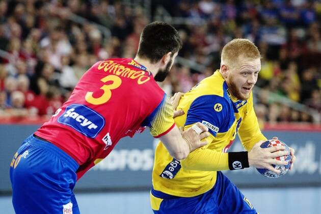 180128 Spain s Eduardo Gurbindo Martinez in battle with Sweden s Jim gottfridsson during the final between Sweden and Spain in Handball CHAMPIONSHIP 2018 28 January 2018 in Zagreb  Copyright: FREDRIKxVARFJELL BB180128FV108