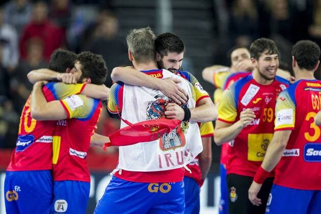 The Spaniards to Adrian Figueras Nr 55 Spain forward to victory at the European Championships of Spain Sweden final handball EHF euro 2018 28 01 18 Zagreb Zagreb Croatia Zagreb arena Copyright: xAgentur54Gradx xFelixxKoenigx