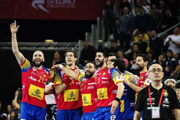 180128 Spain s players cheering during the final between Sweden and Spain in Handball CHAMPIONSHIP 2018 28 January 2018 in Zagreb  Copyright: FREDRIKxVARFJELL BB180128FV170