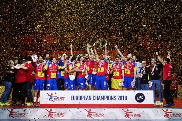 180128 the Spanish team rejoices in guldkonfetti with the trophy at the awards ceremony after the final between Sweden and Spain in Handball CHAMPIONSHIP 2018 28 January 2018 in Zagreb  Copyright: FREDRIKxVARFJELL BB180128FV175